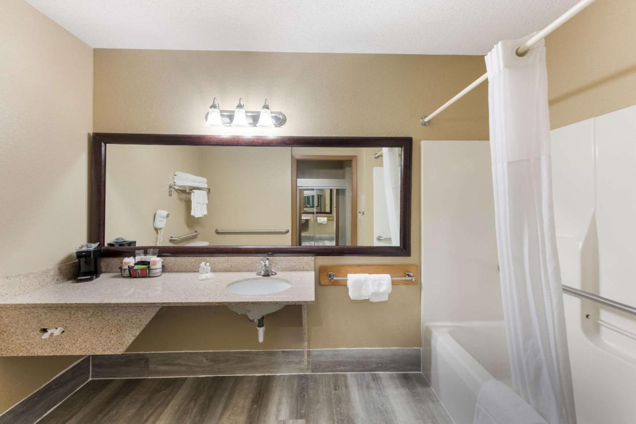Quality Inn Upper Sandusky Dış mekan fotoğraf